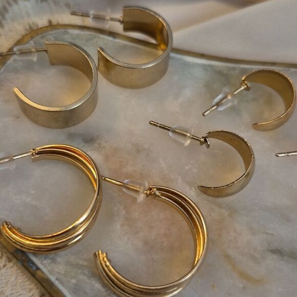 Elegant Gold Hoop Earrings Set - Picture 3 of 4